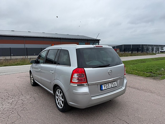 Opel Zafira 2 of 11