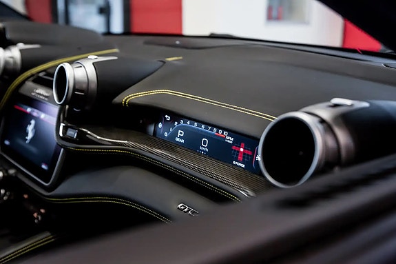 Ferrari GTC4Lusso 13 of 13