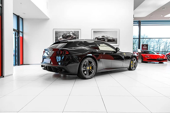 Ferrari GTC4Lusso 2 of 13