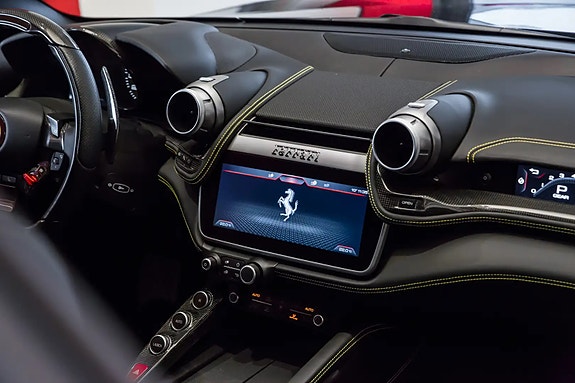 Ferrari GTC4Lusso 11 of 13