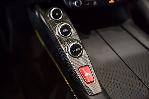 Ferrari GTC4Lusso 12 of 13