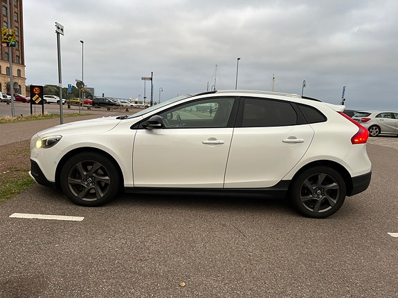 Volvo V40 Cross Country 2 of 6