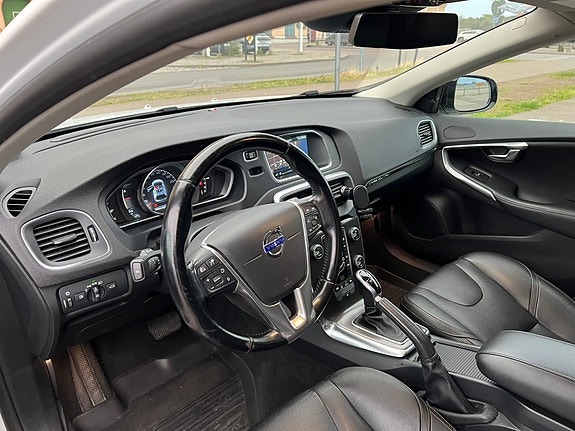 Volvo V40 Cross Country 4 of 6