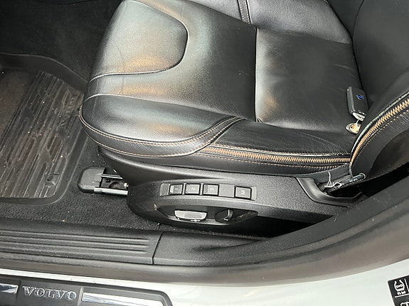 Volvo V40 Cross Country 5 of 6