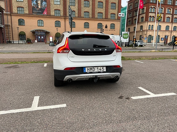 Volvo V40 Cross Country 3 of 6
