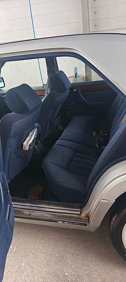 Mercedes-Benz 200 E 5 of 6