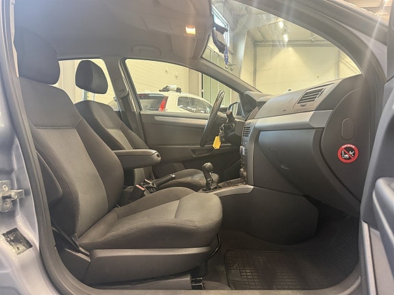 Opel Astra 9 of 21