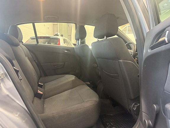 Opel Astra 10 of 21