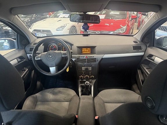 Opel Astra 19 of 21