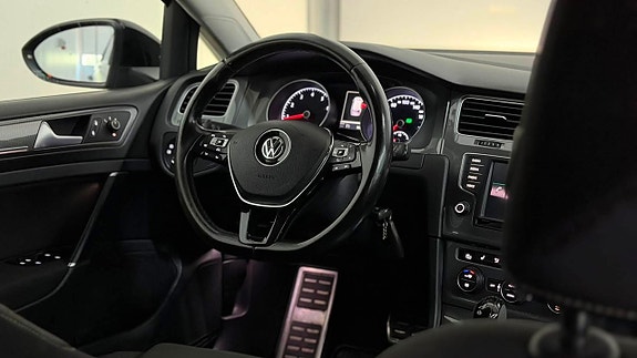 Volkswagen Golf Alltrack 11 of 22