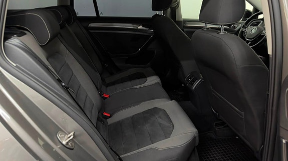 Volkswagen Golf Alltrack 10 of 22
