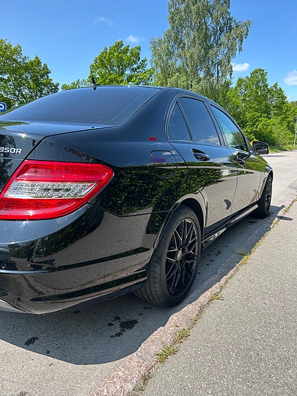 Mercedes-Benz C180 3 of 10
