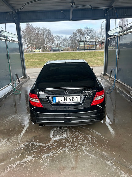 Mercedes-Benz C180 2 of 10