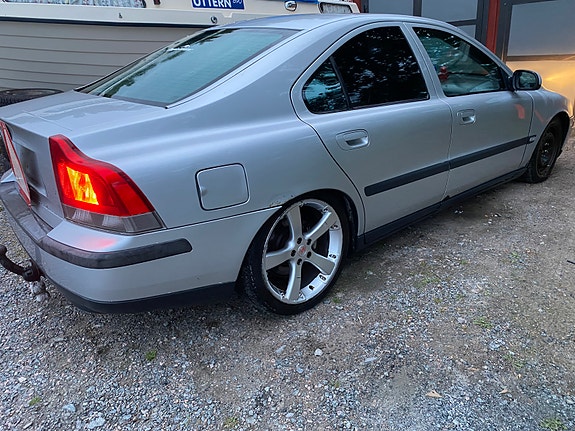 Volvo S60 2 of 7