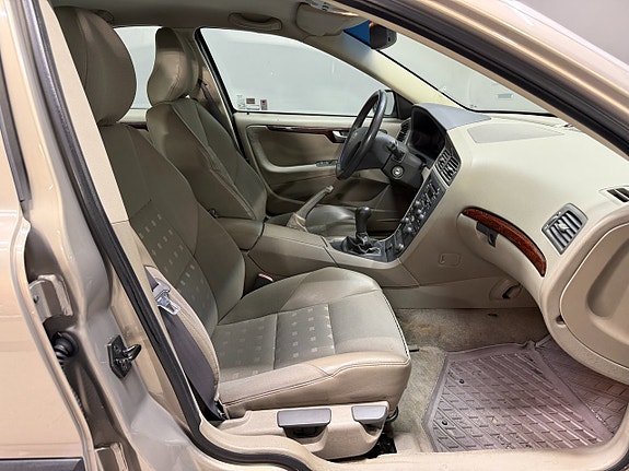 Volvo S60 9 of 16