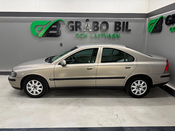 Volvo S60 2 of 16