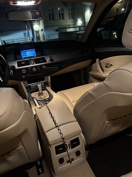 BMW 520i 7 of 16