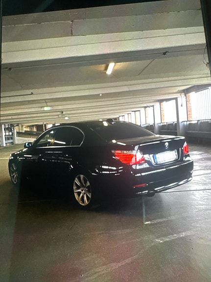 BMW 520i 12 of 16