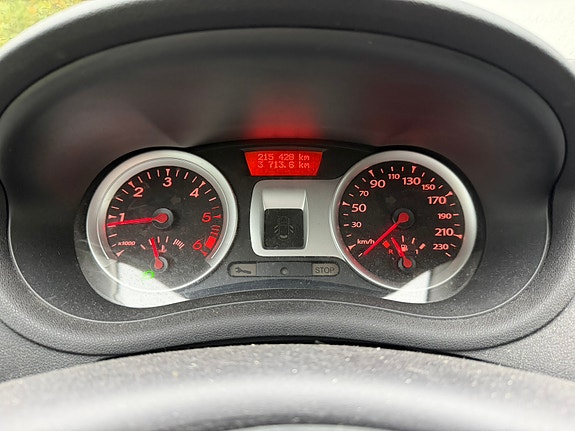 Renault Clio 9 of 12