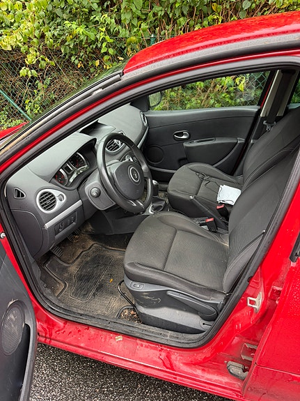 Renault Clio 12 of 12