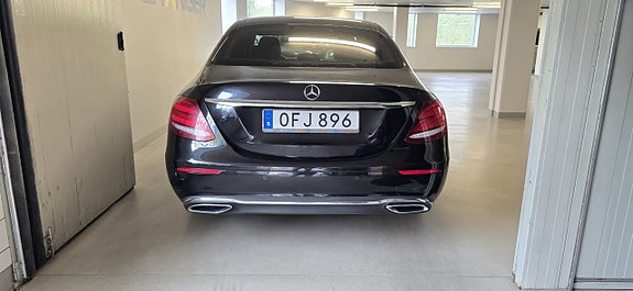 Mercedes-Benz E 220 d 3 of 8