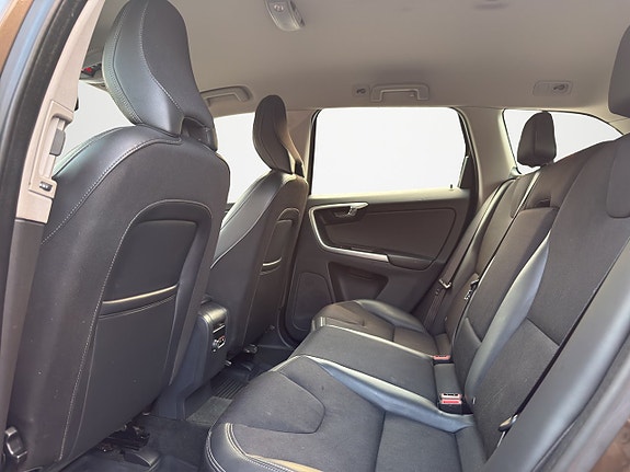 Volvo XC60 16 of 30