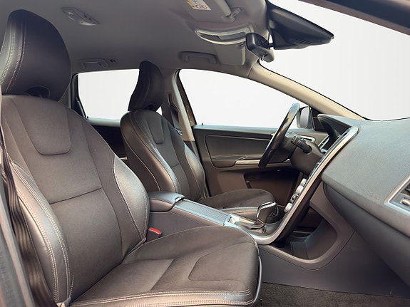 Volvo XC60 15 of 30