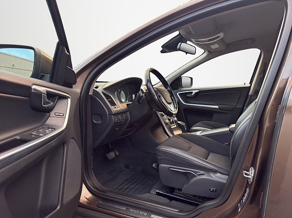 Volvo XC60 11 of 30