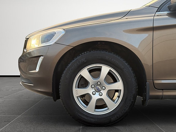 Volvo XC60 10 of 30
