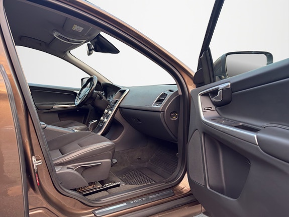 Volvo XC60 14 of 30