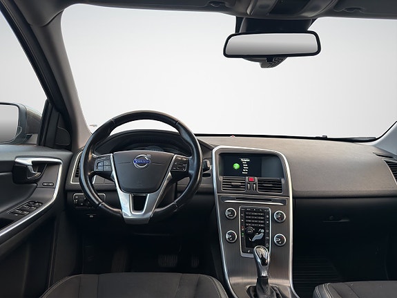 Volvo XC60 13 of 30