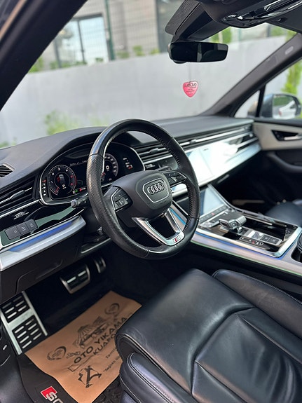 Audi Q7 6 of 9