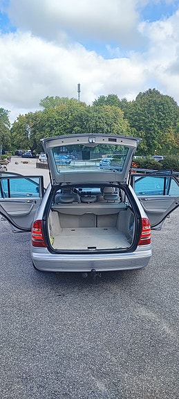 Mercedes-Benz C180 2 of 7