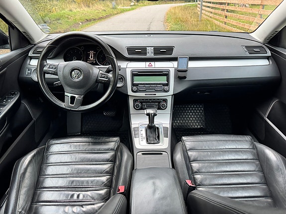 Volkswagen Passat 9 of 11