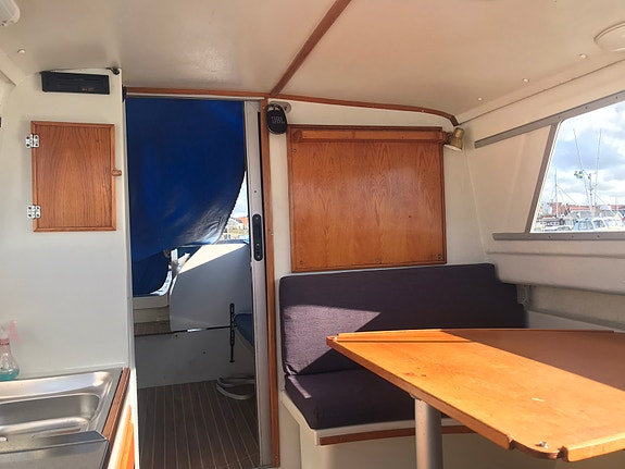 Crescent Salon – rymlig och charmig familjebåt med trailer 7 of 9