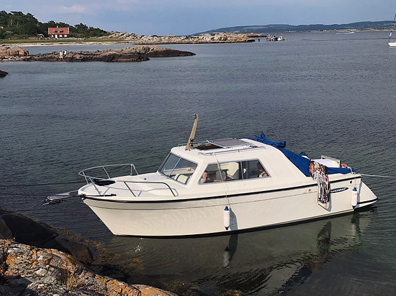 Crescent Salon – rymlig och charmig familjebåt med trailer 3 of 9