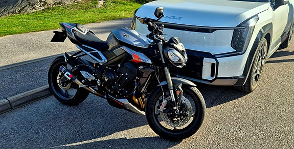 Triumph Street Triple RS 3 of 3