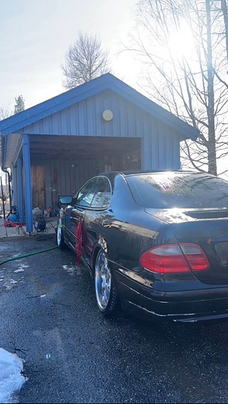 Mercedes-Benz CLK200 2 of 7
