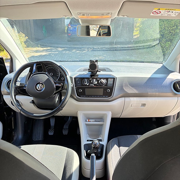 Volkswagen UP! 5 of 5