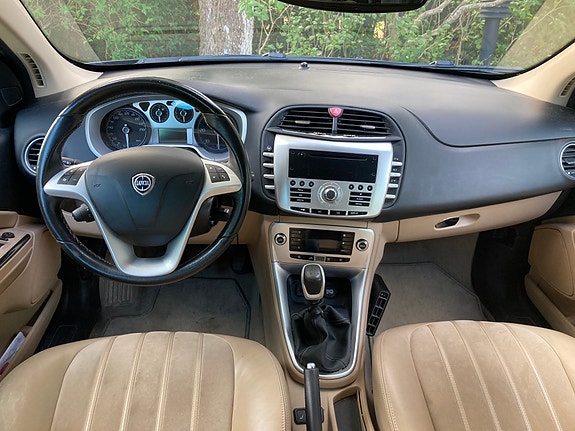 Lancia Delta 7 of 8