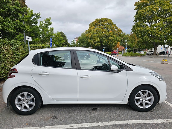 Peugeot 208 5 of 20