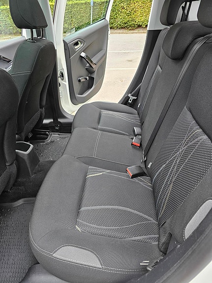 Peugeot 208 10 of 20