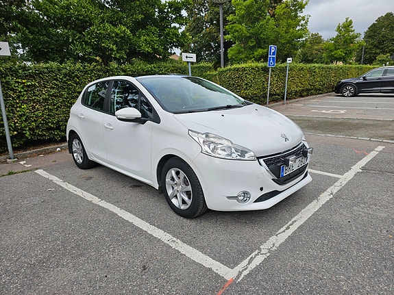 Peugeot 208 2 of 20