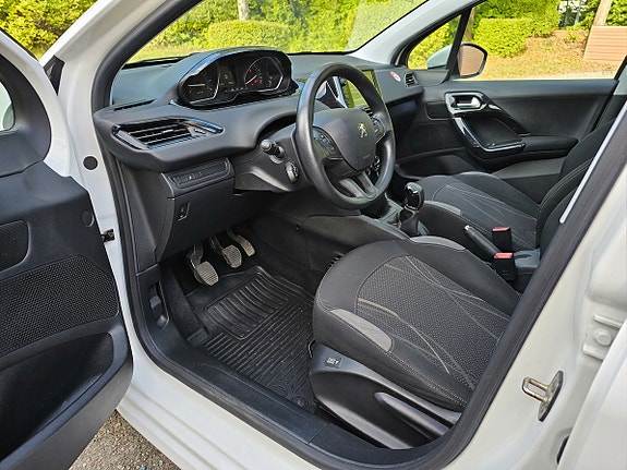 Peugeot 208 12 of 20