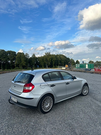 BMW 118i 3 of 11