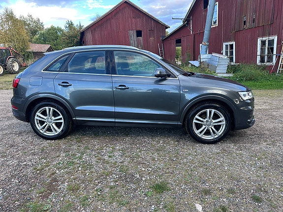 Audi Q3 2 of 9