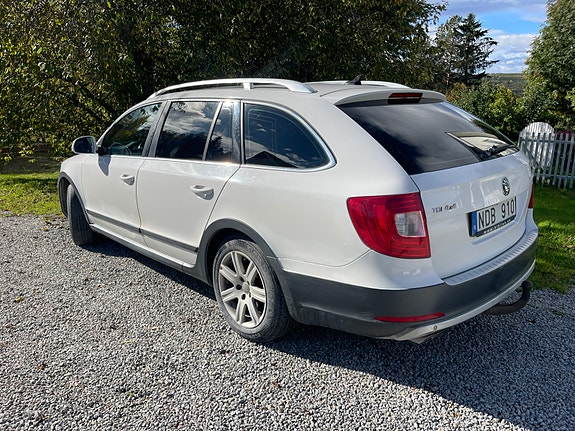 Skoda Superb 2 of 5