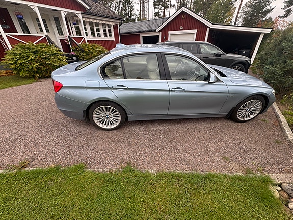 BMW 328i 2 of 4