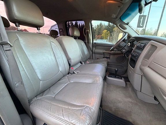 Dodge RAM 2500 9 of 17