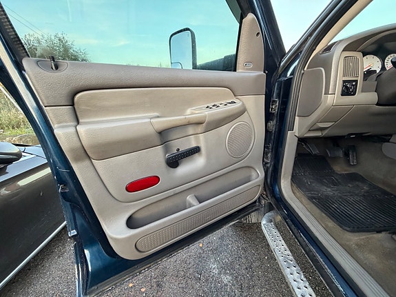 Dodge RAM 2500 15 of 17
